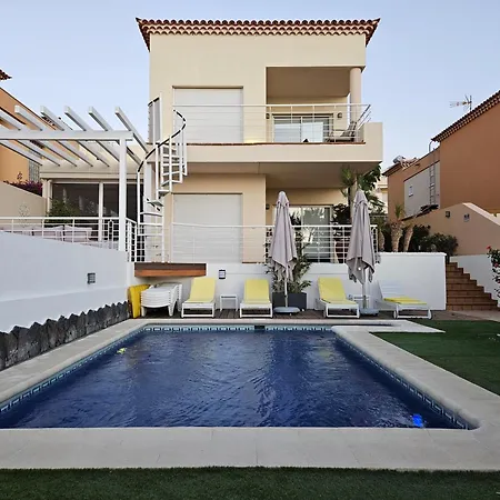 My Island Escape - Sea Views - Private Pool, Sauna Willa *
