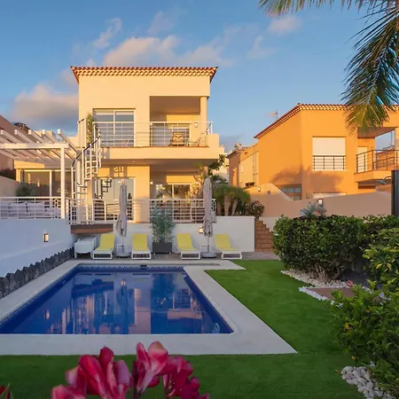 My Island Escape - Sea Views - Private Pool, Sauna Villa