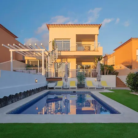 My Island Escape - Sea Views - Private Pool, Sauna